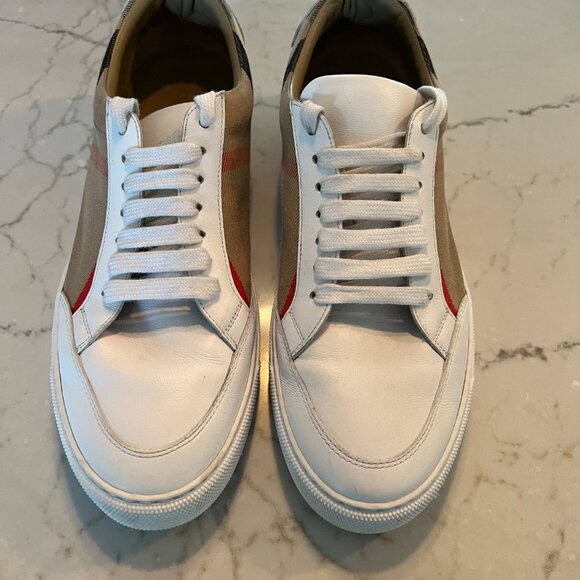 Burberry New Salmond Check Low Top Sneakers - Picture 12 of 12